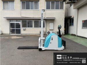 0.6t ウォーキーリフト｜トヨタ 3HFW6｜充電器内蔵 ステップ付 チルト パワステ  CF26003