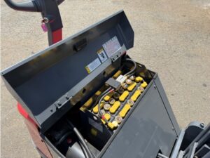 0.7t ウォーキーリフト｜ニチユ FBD7-70-250T｜充電器内蔵AC100V チルト パワステ 揚高2.5m HF26016
