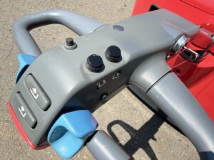 0.7t ウォーキーリフト｜ニチユ FBD7-70-250T｜充電器内蔵AC100V チルト パワステ 揚高2.5m HF26016